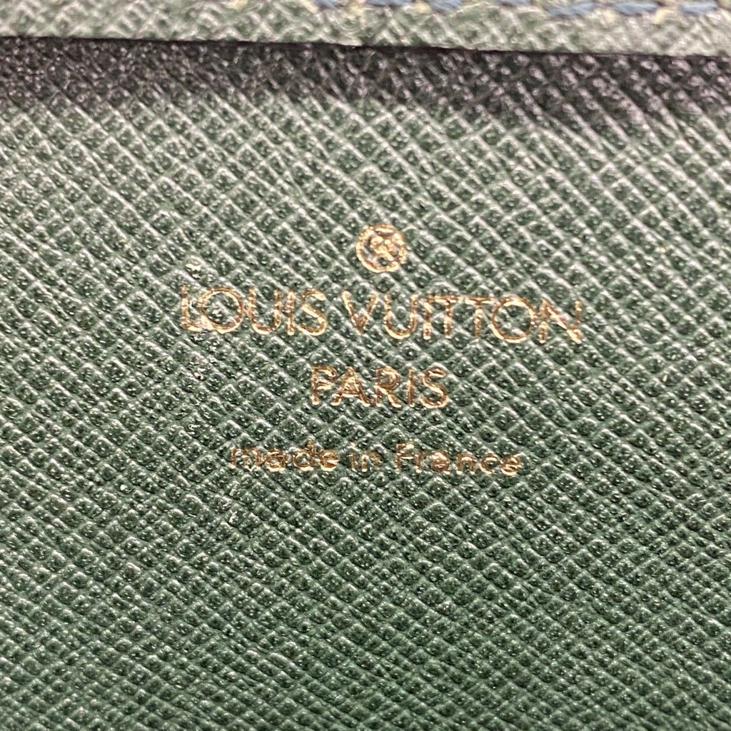 Louis Vuitton Clutch Taiga Baikal Epi — view 5