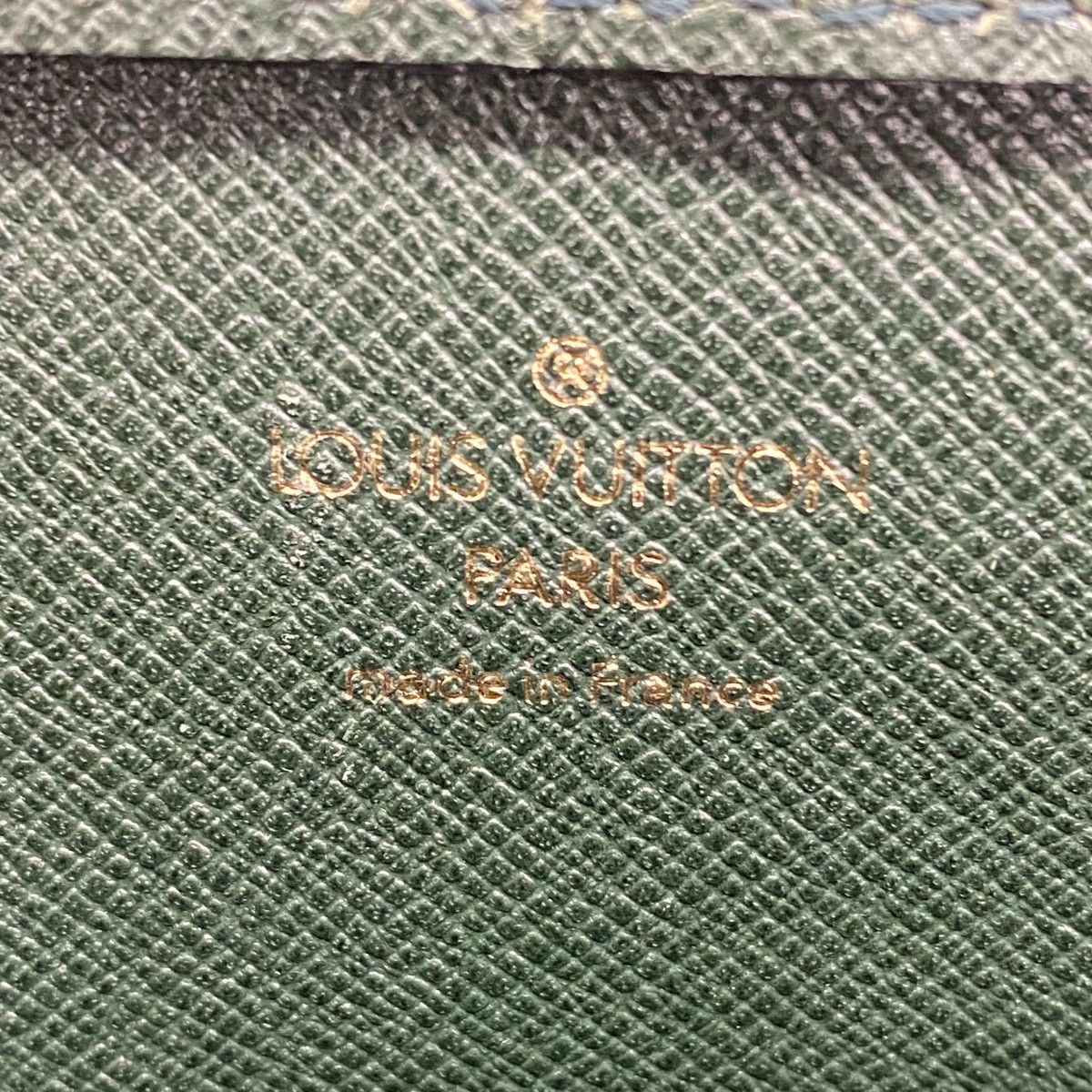 Louis Vuitton Clutch Taiga Baikal Epi — view 5