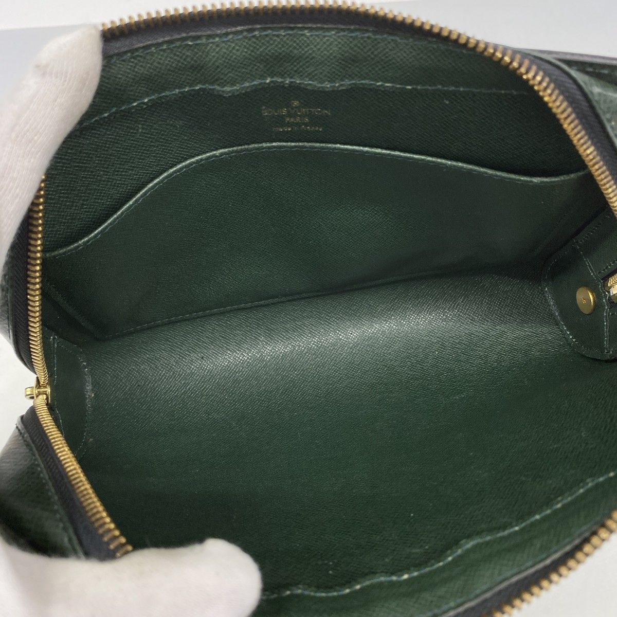 Louis Vuitton Clutch Taiga Baikal Epi — view 4