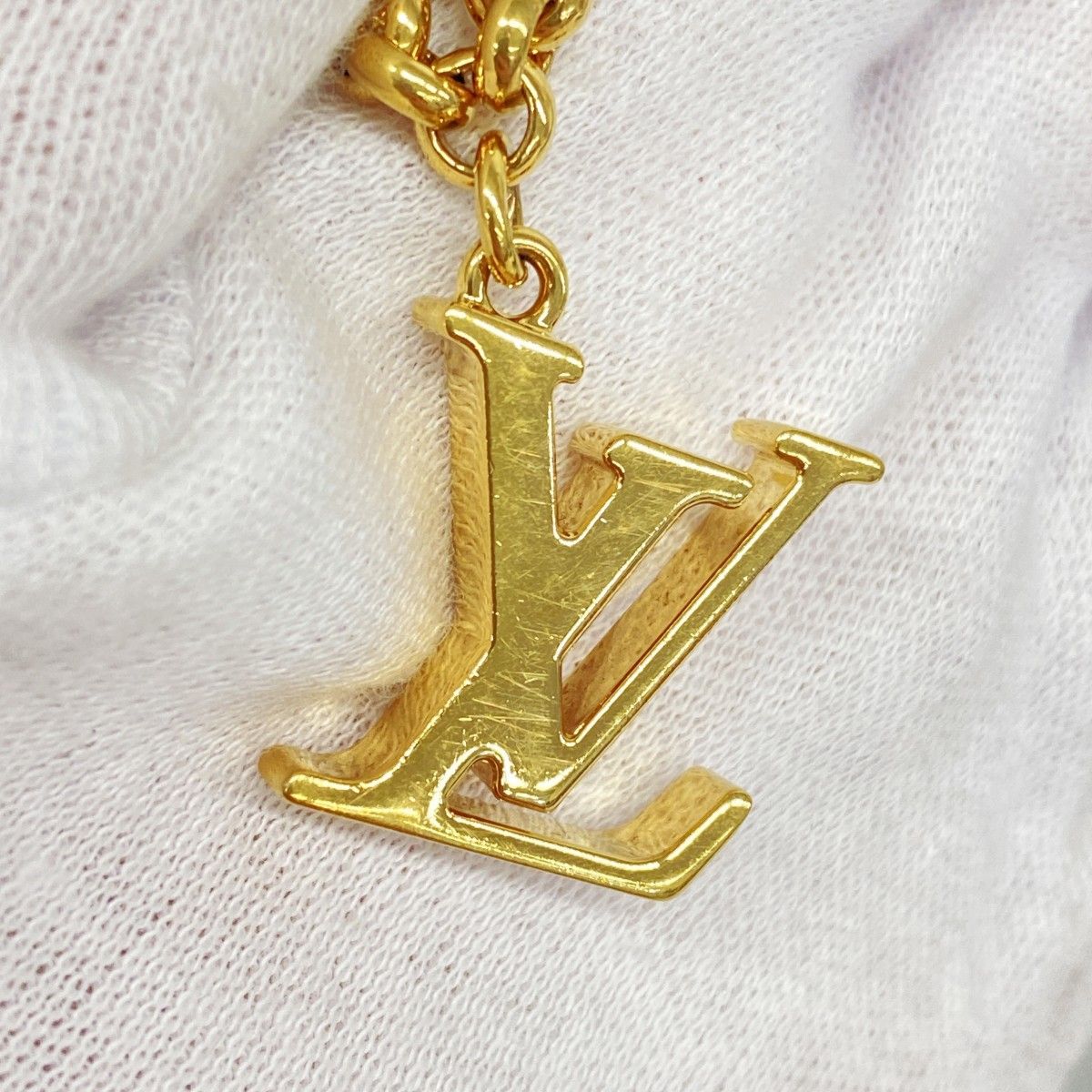 Louis Vuitton Key Holder Charm Chain Fleur de Monogram Gold Beige — view 4
