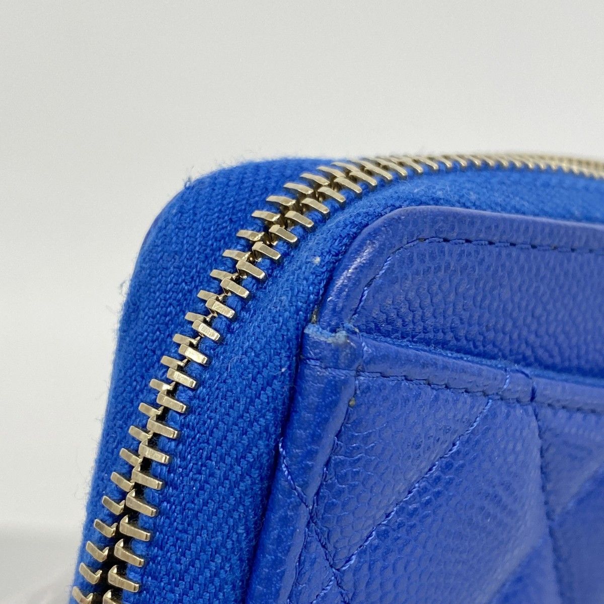 Chanel Coin Case Quilted Caviar Leather Blue Champagne Gold — view 6