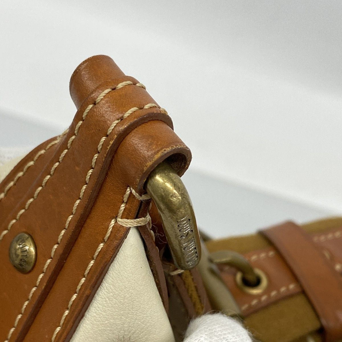 Louis Vuitton Shoulder Bag Mahina Naota GM Blanc — view 8