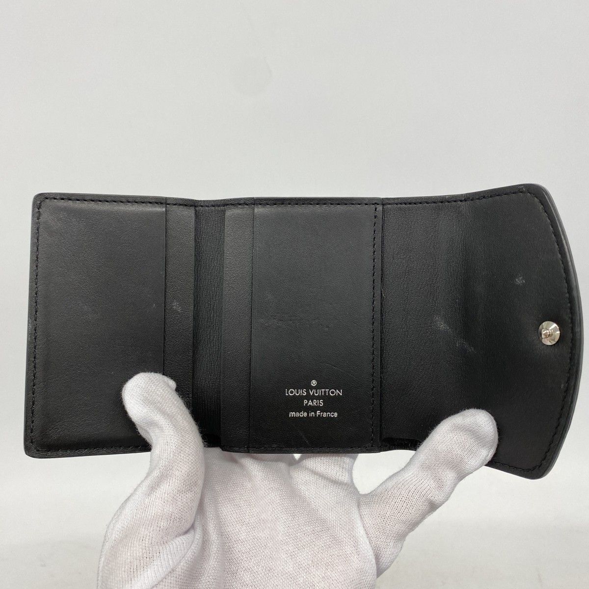 Louis Vuitton Trifold Wallet Mahina Portefeuille Iris XS Noir — view 3