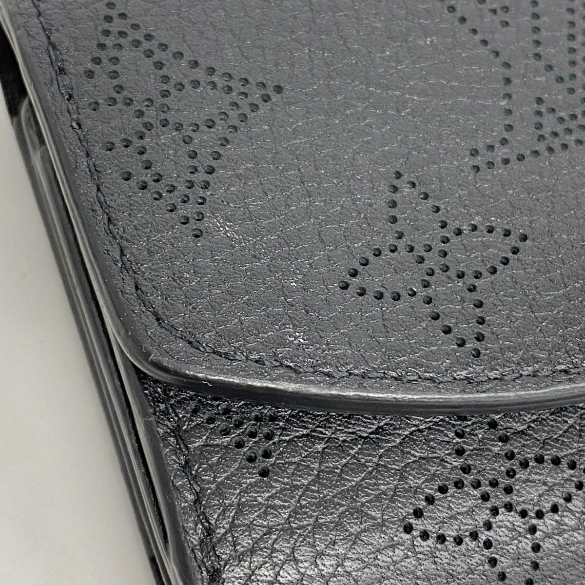Louis Vuitton Trifold Wallet Mahina Portefeuille Iris XS Noir — view 6