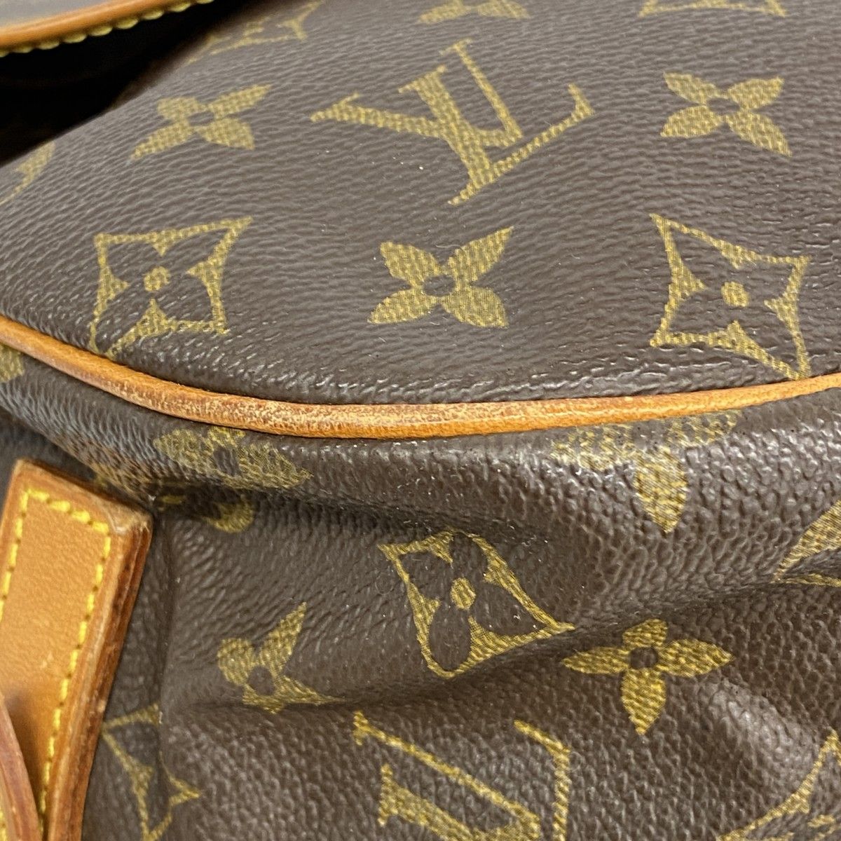 Louis Vuitton Shoulder Bag Monogram Saumur 35 Brown — view 6
