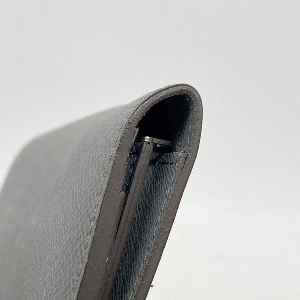 Louis Vuitton Wallet Taiga Portefeuille Brazza Glacier — view 8
