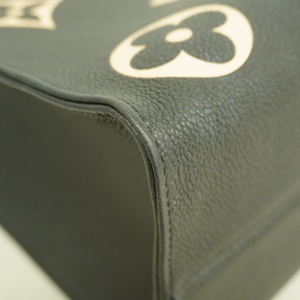 Louis Vuitton Tote Monogram Empreinte On The Go MM Black Beige 2-Way — view 6
