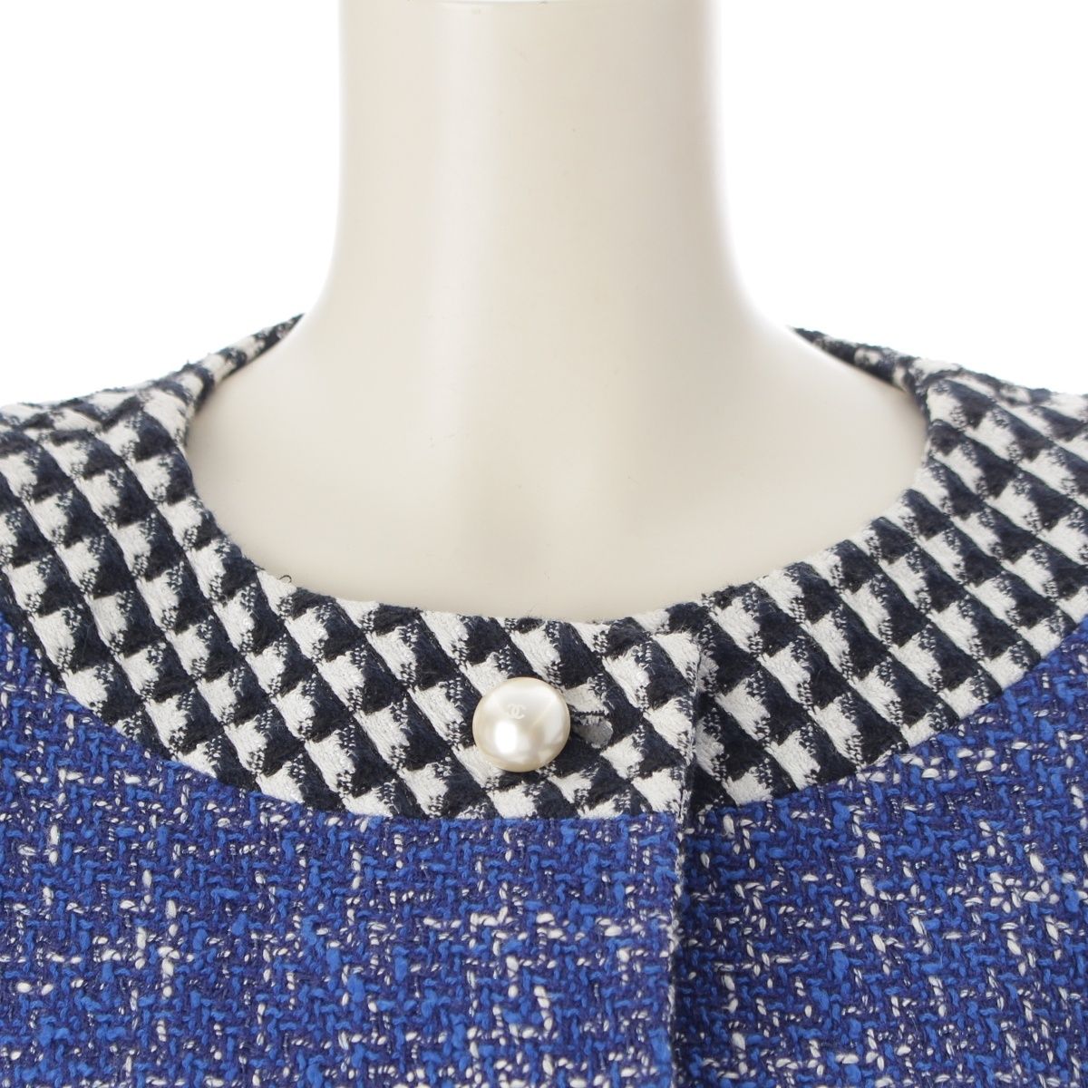 Chanel Cotton Wool CC Logo Pearl Button Cropped Terre Jacket Top Black Blue — view 5