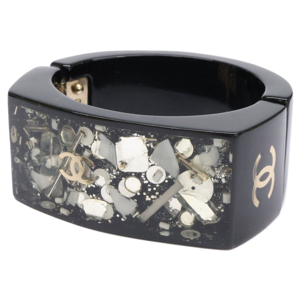 Chanel 09c Resin Hingerd CC Logo Bracelet
