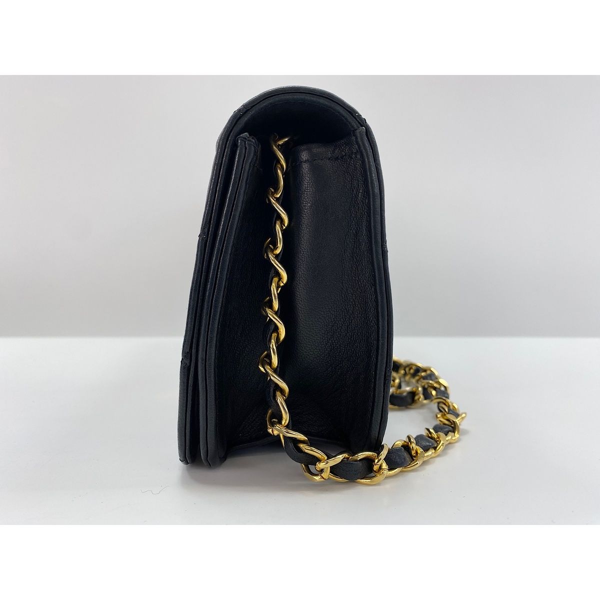 Chanel Shoulder Bag Quilted — view 4