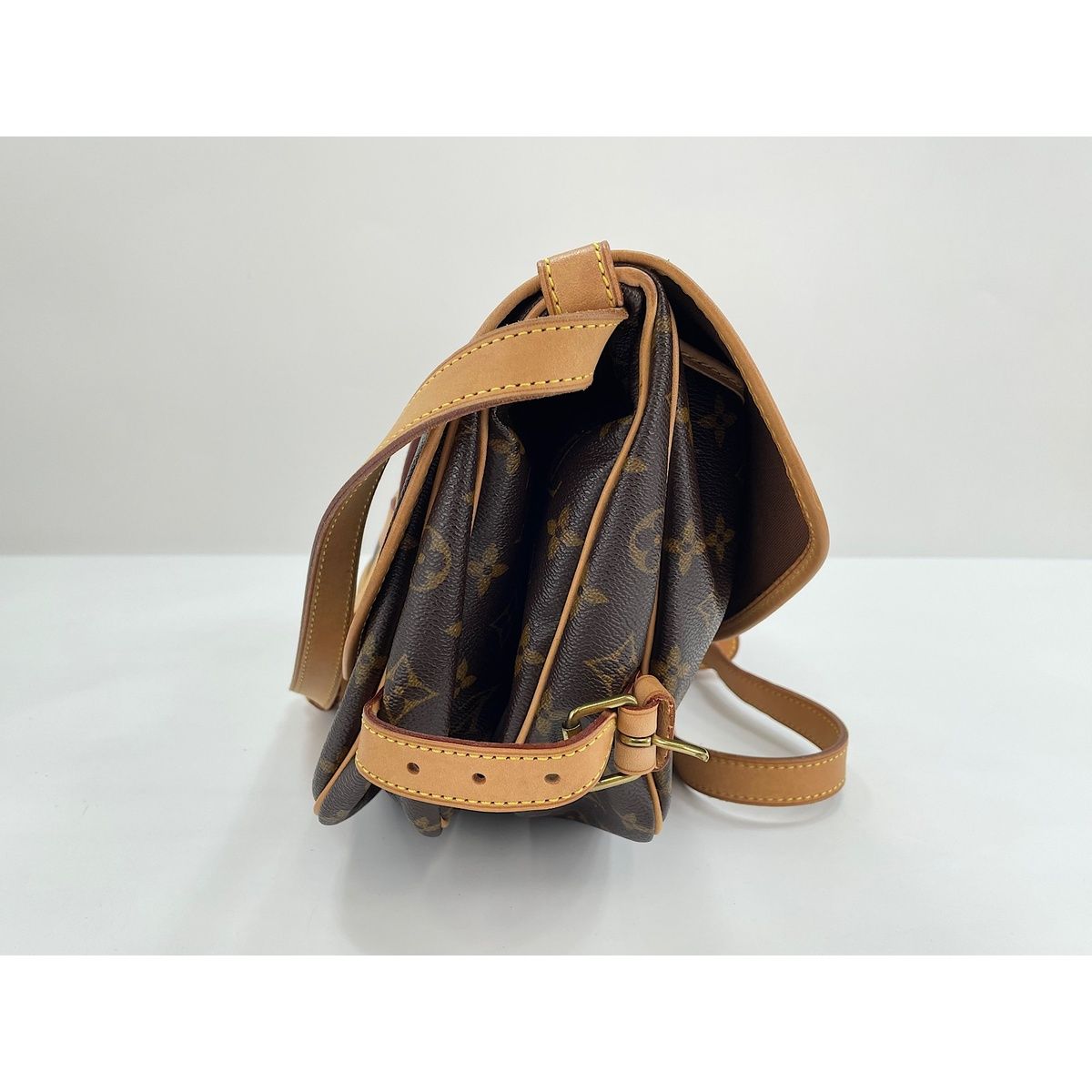 Louis Vuitton Shoulder Bag Saumur 30 — view 4
