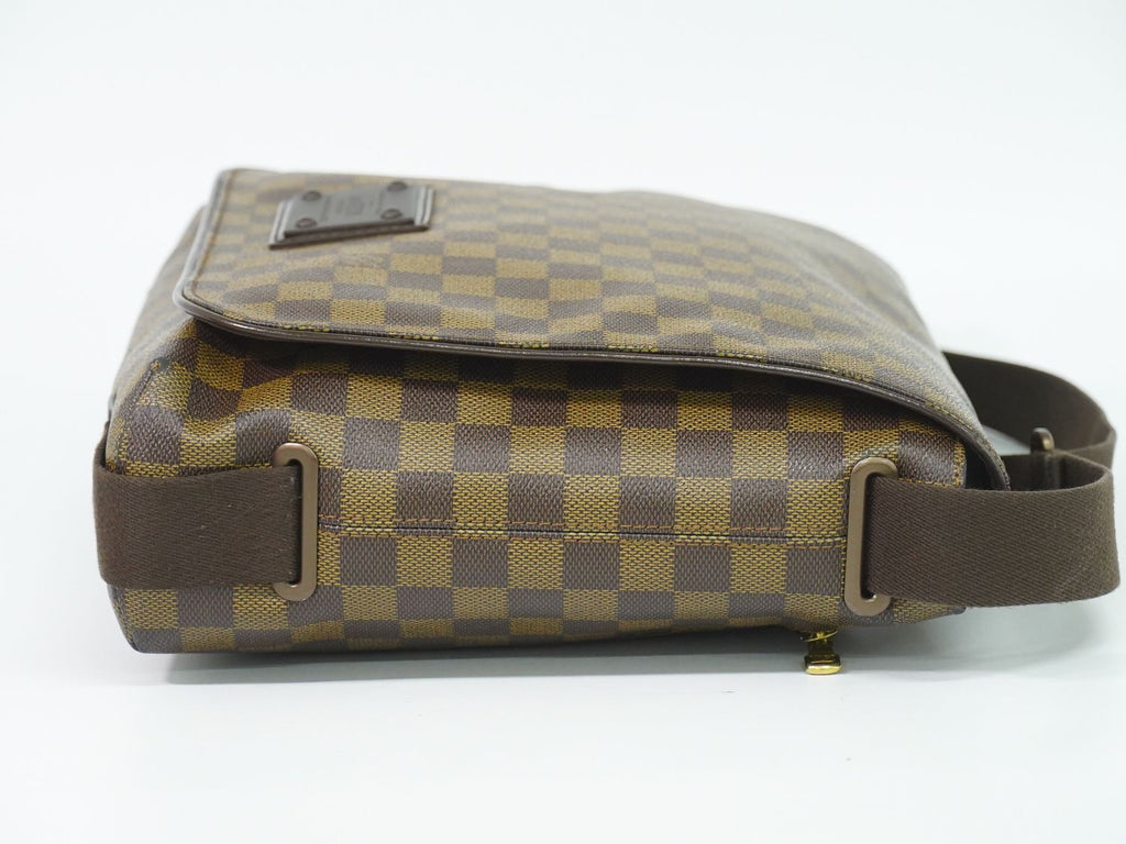 Louis Vuitton LV Brooklyn MM Damier Ebene Shoulder Bag Brown — view 4