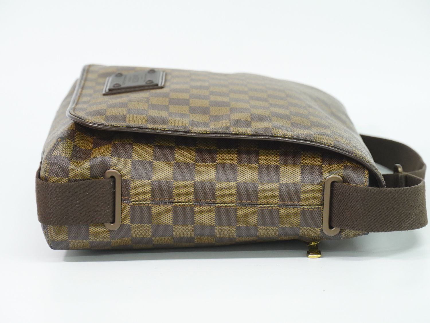 Louis Vuitton LV Brooklyn MM Damier Ebene Shoulder Bag Brown — view 4