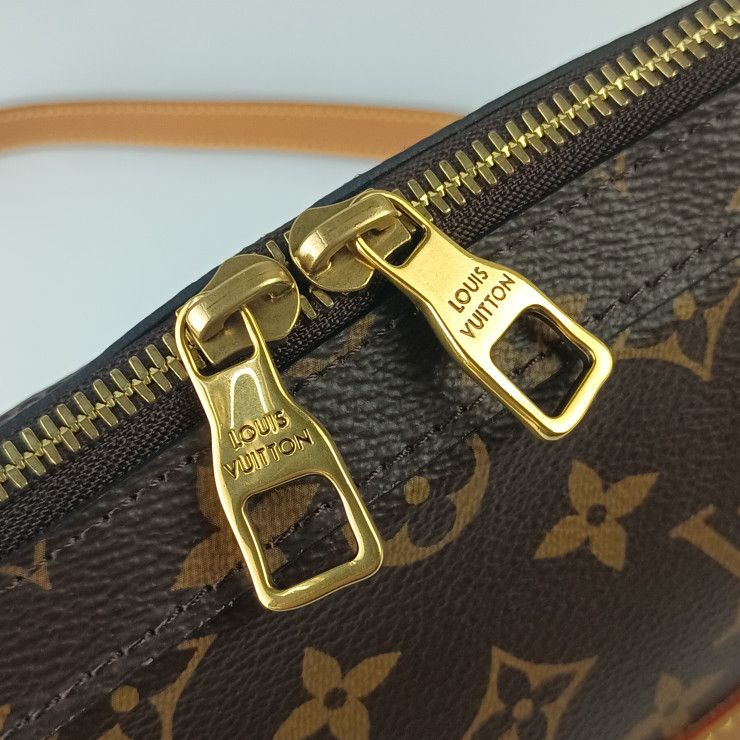 Louis Vuitton Shoulder Bag Soft Trunk Messenger MM Brown Monogram Gold — view 8