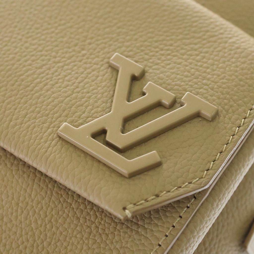 Louis Vuitton LV Aerogram Pilot Sling Bag Beige Leather Silver — view 6