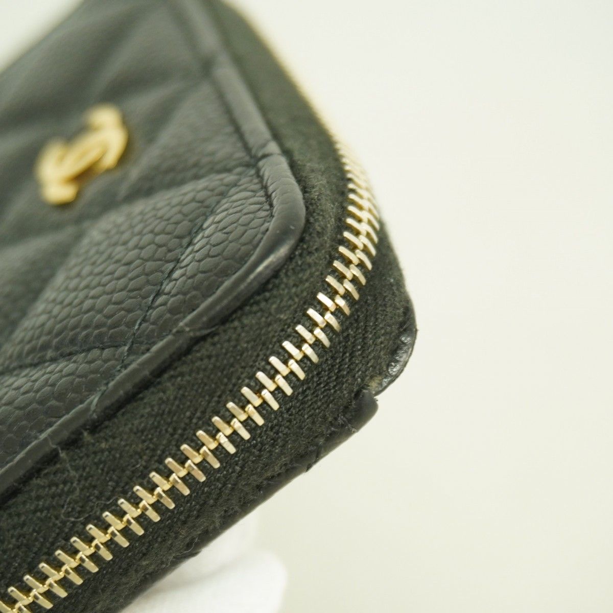 Chanel Coin Case Quilted Caviar Leather Black Gold — view 5
