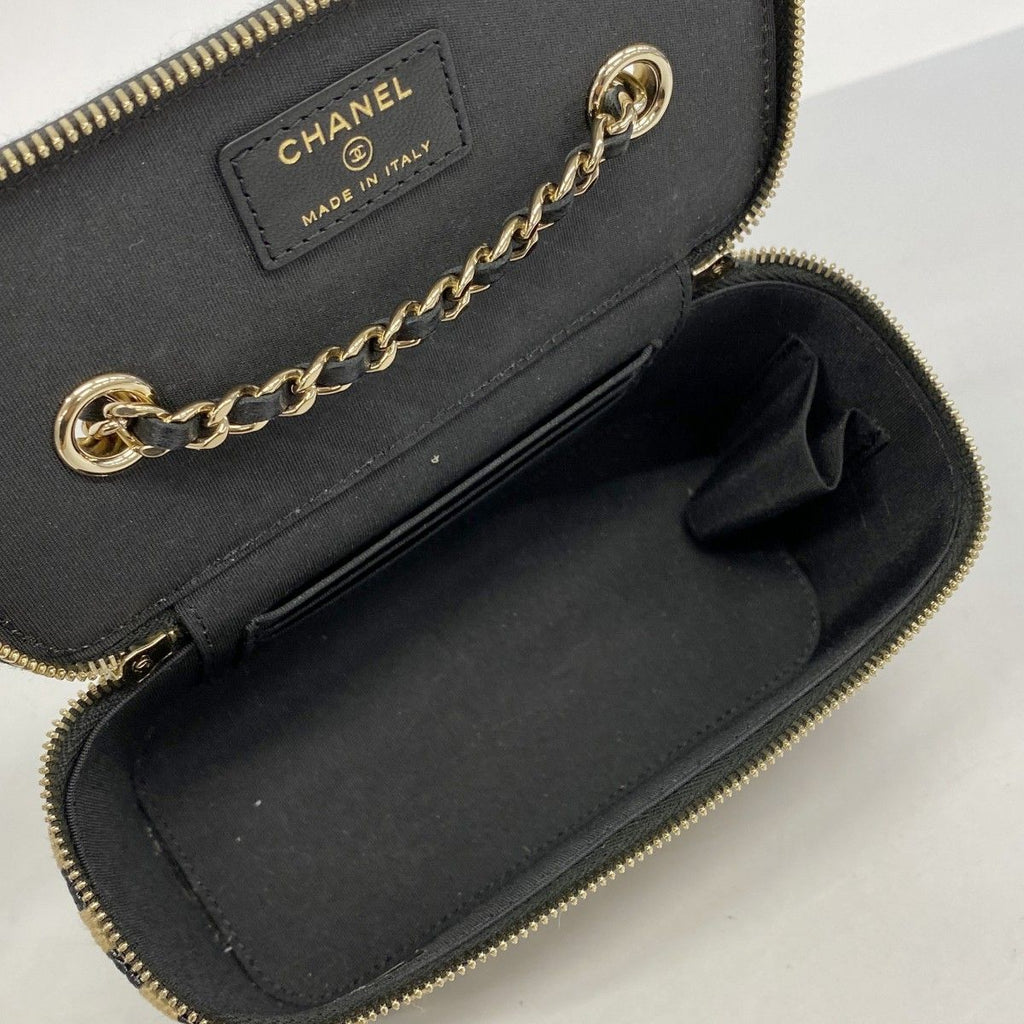 Chanel Shoulder Bag Raffia Beige Black Champagne Gold — view 4