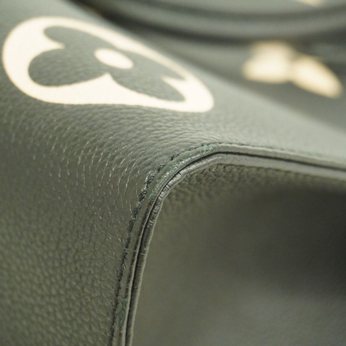 Louis Vuitton Tote Monogram Empreinte Bicolor On The Go MM Black Beige 2-Way — view 8