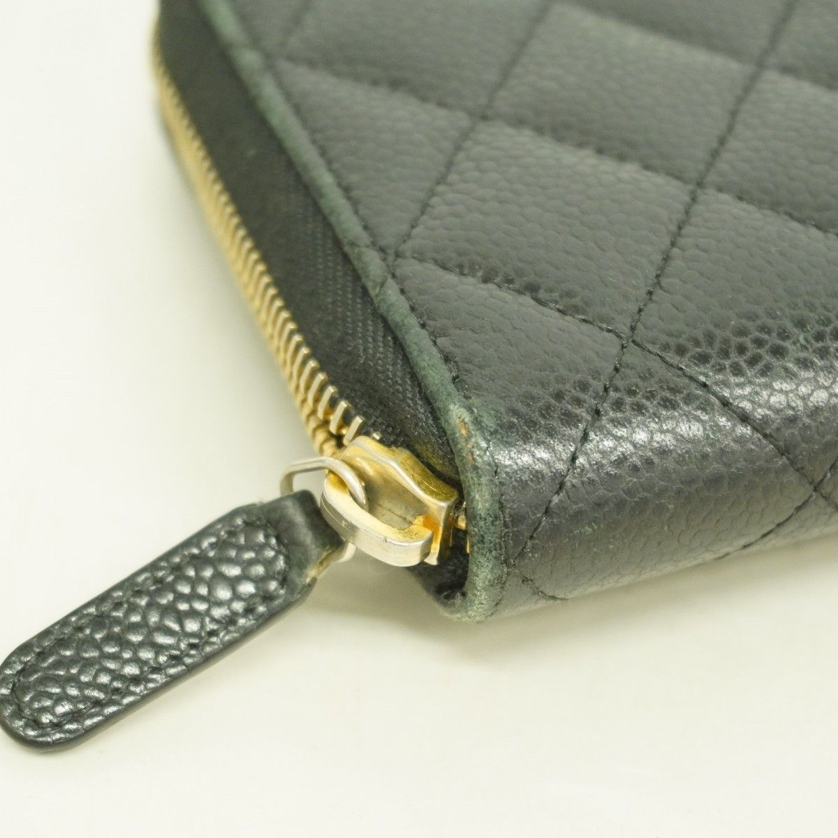 Chanel Wallet Quilted Caviar Leather Black Gold — view 5