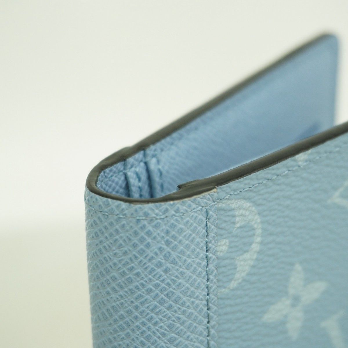 Louis Vuitton Wallet Taigarama Portefeuille Brazza Blue Ciel — view 6