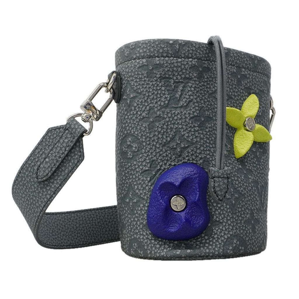 Louis Vuitton Shoulder Bag Taurillon Climbing Chalk Pouch Granite Gray — view 2