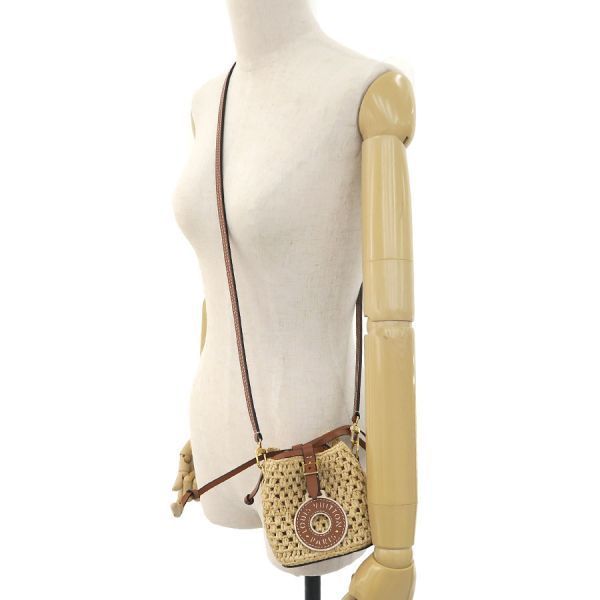 Louis Vuitton Noe Bucket Bag Beige — view 9