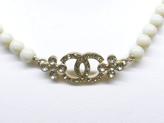 Chanel Choker CC Logo Necklace Gold White