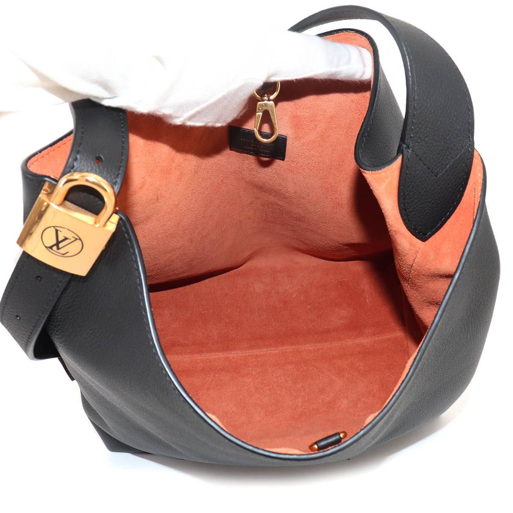 Louis Vuitton Lowkey Hobo MM Shoulder Bag Leather Noir — view 7