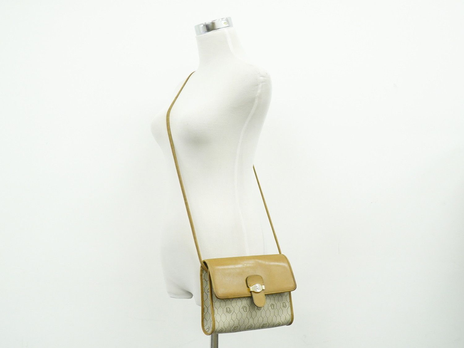Dior Honeycomb Pattern Shoulder Bag Pochette Beige — view 5