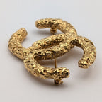 Chanel Brooch CC Logo Lava Gold Vintage — view 2