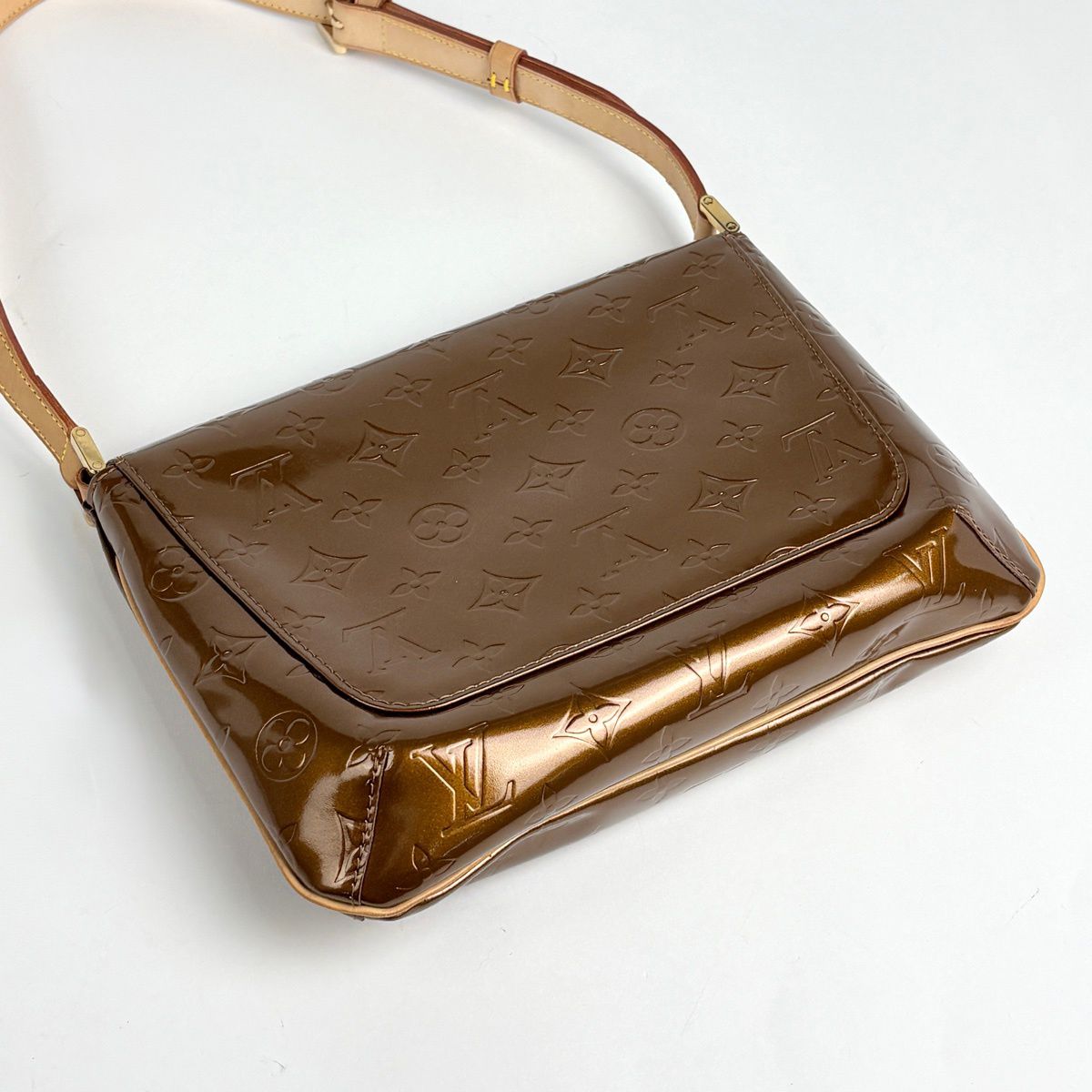 Louis Vuitton Thompson Street Patent Shoulder Bag Monogram Vernis Blanc — view 2