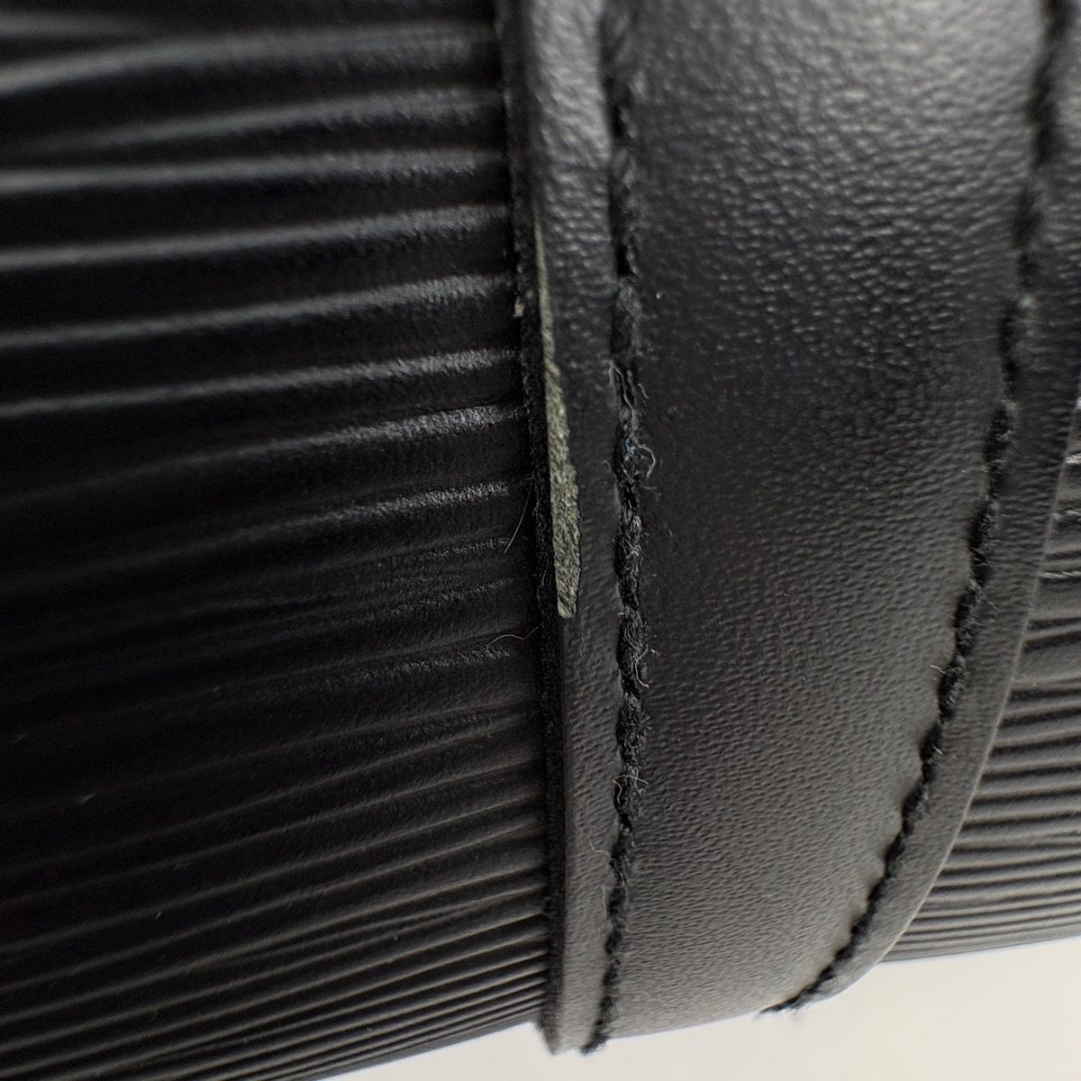 Louis Vuitton Handbag Black — view 3