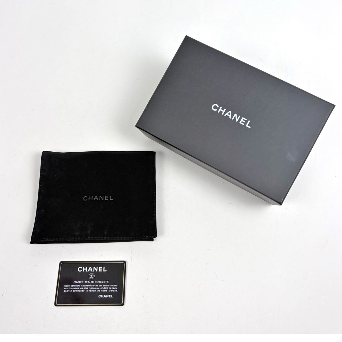 Chanel CC Logo Bifold Wallet 19 Small Flap Leather Black — view 8