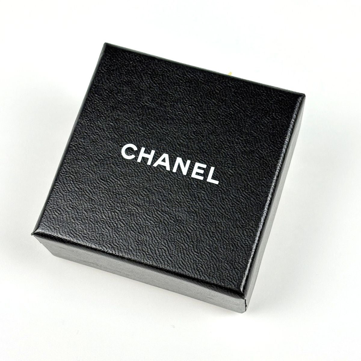 Chanel CC Logo Necklace Heart Metal Gold Pink — view 5