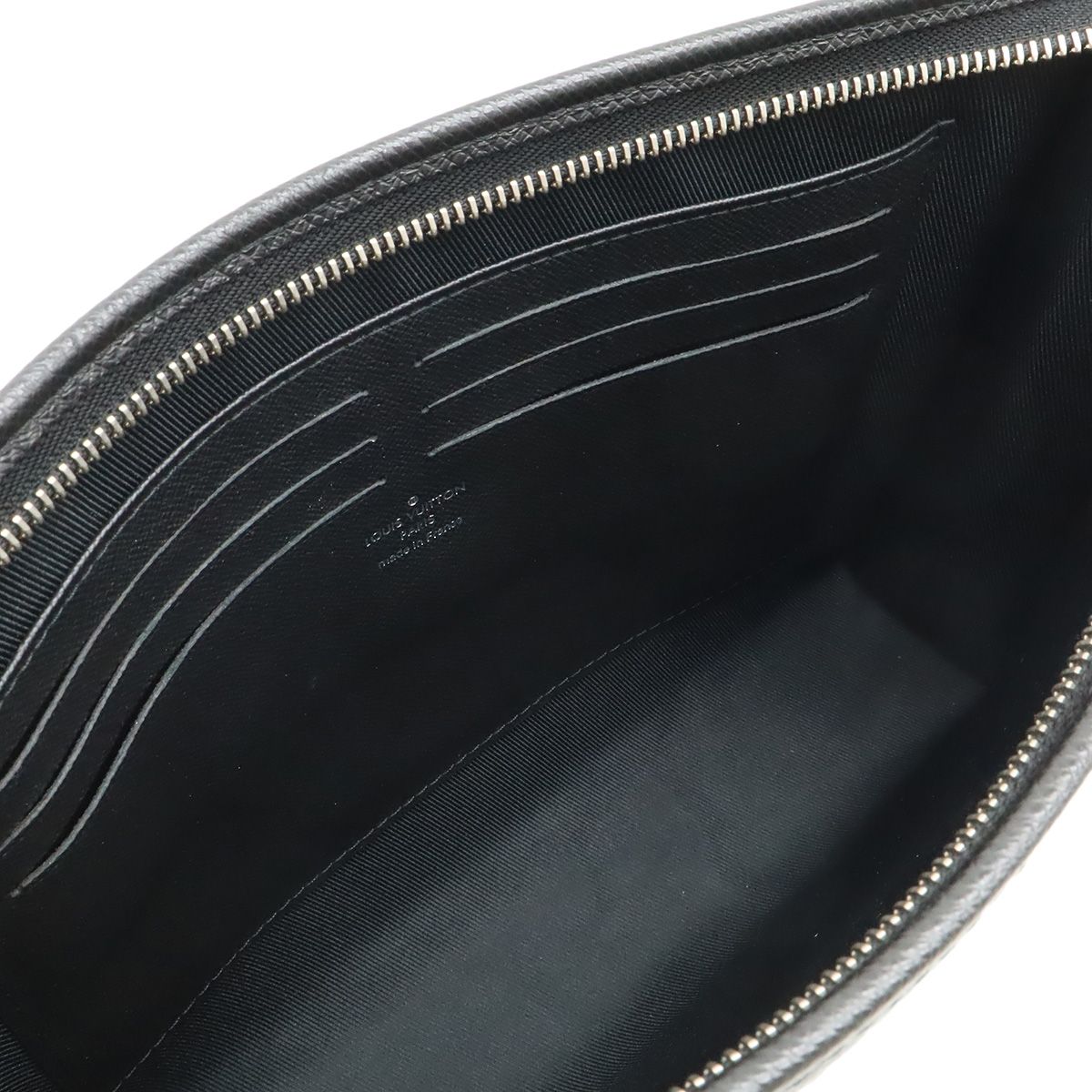 Louis Vuitton Taiga Pochette Voyage MM Clutch Calf Leather Noir Black — view 5
