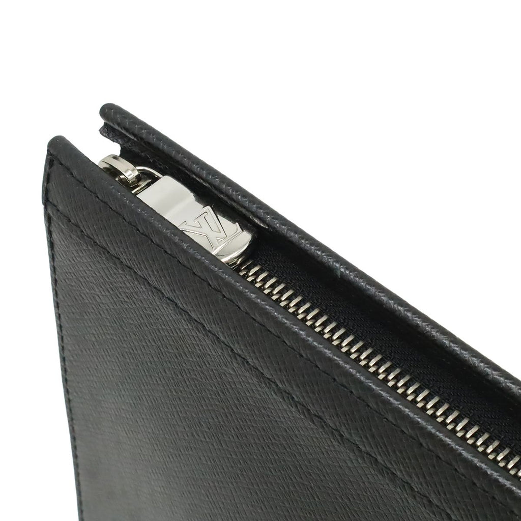 Louis Vuitton Taiga Pochette Voyage MM Clutch Calf Leather Noir Black — view 4