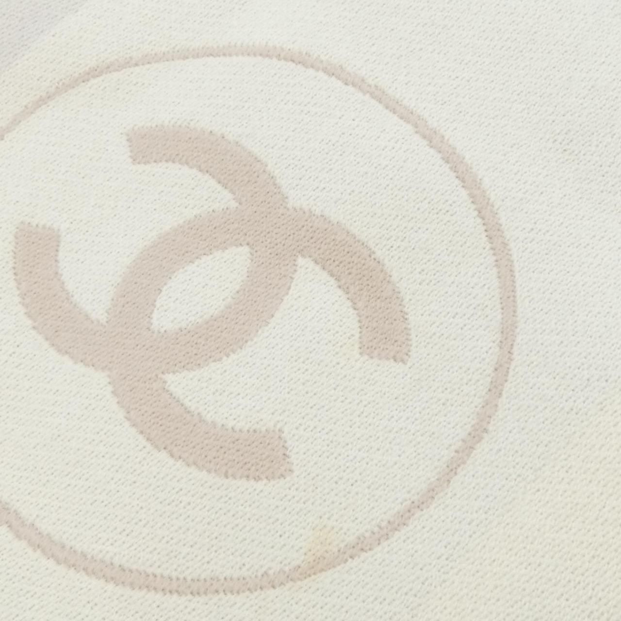 Chanel Scarf Beige — view 4