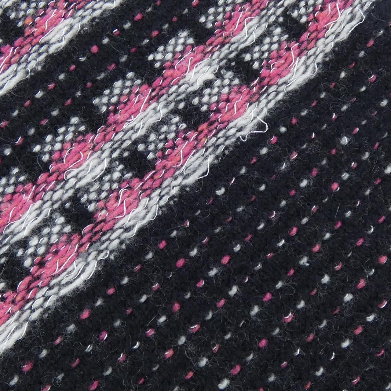 Chanel Scarf Pink — view 4