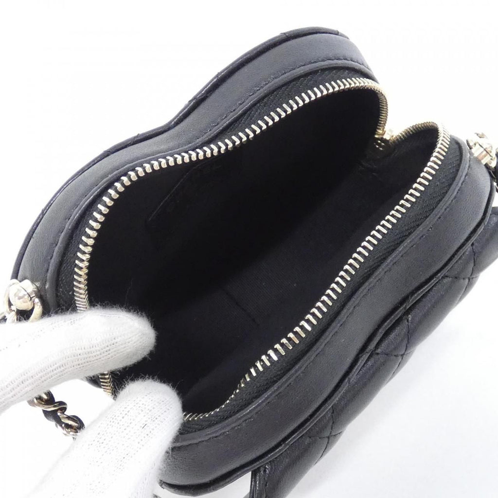 Chanel Shoulder Bag Black Heart — view 6
