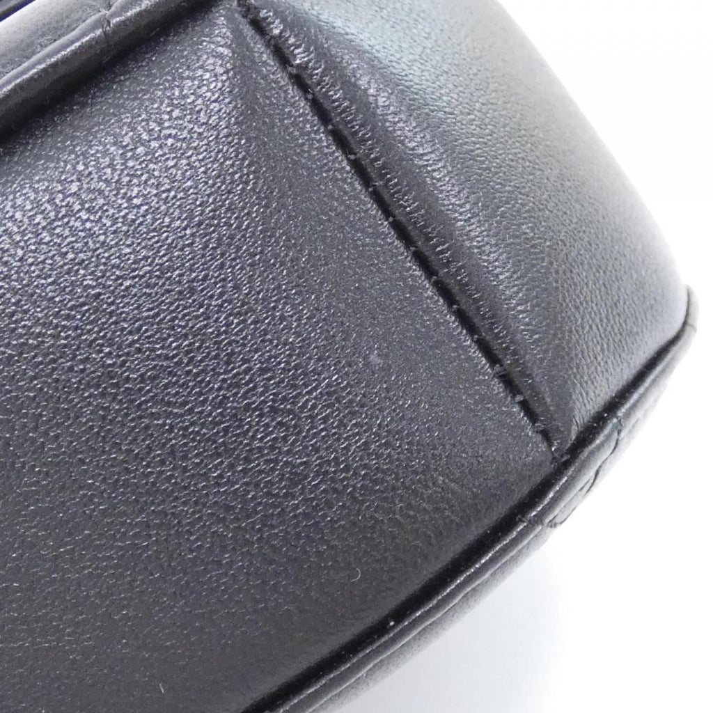 Chanel Shoulder Bag Black Heart — view 3