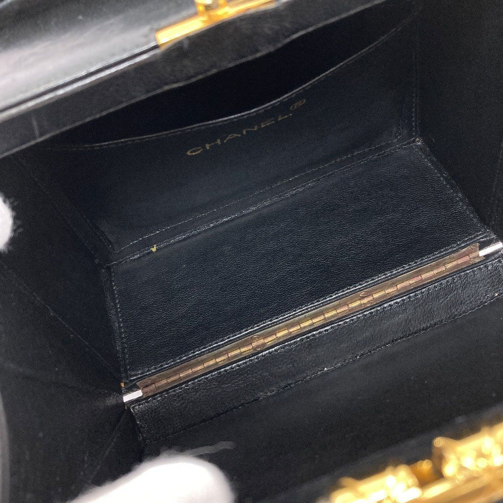 Chanel Quilted Gold Shoulder Bag Lambskin — view 5