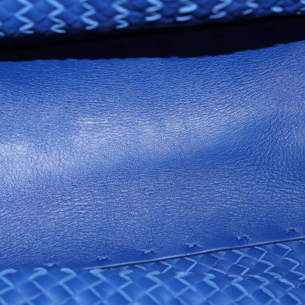 Bottega Veneta Cabat PM Maxi Intrecciato Leather Handbag Blue — view 9