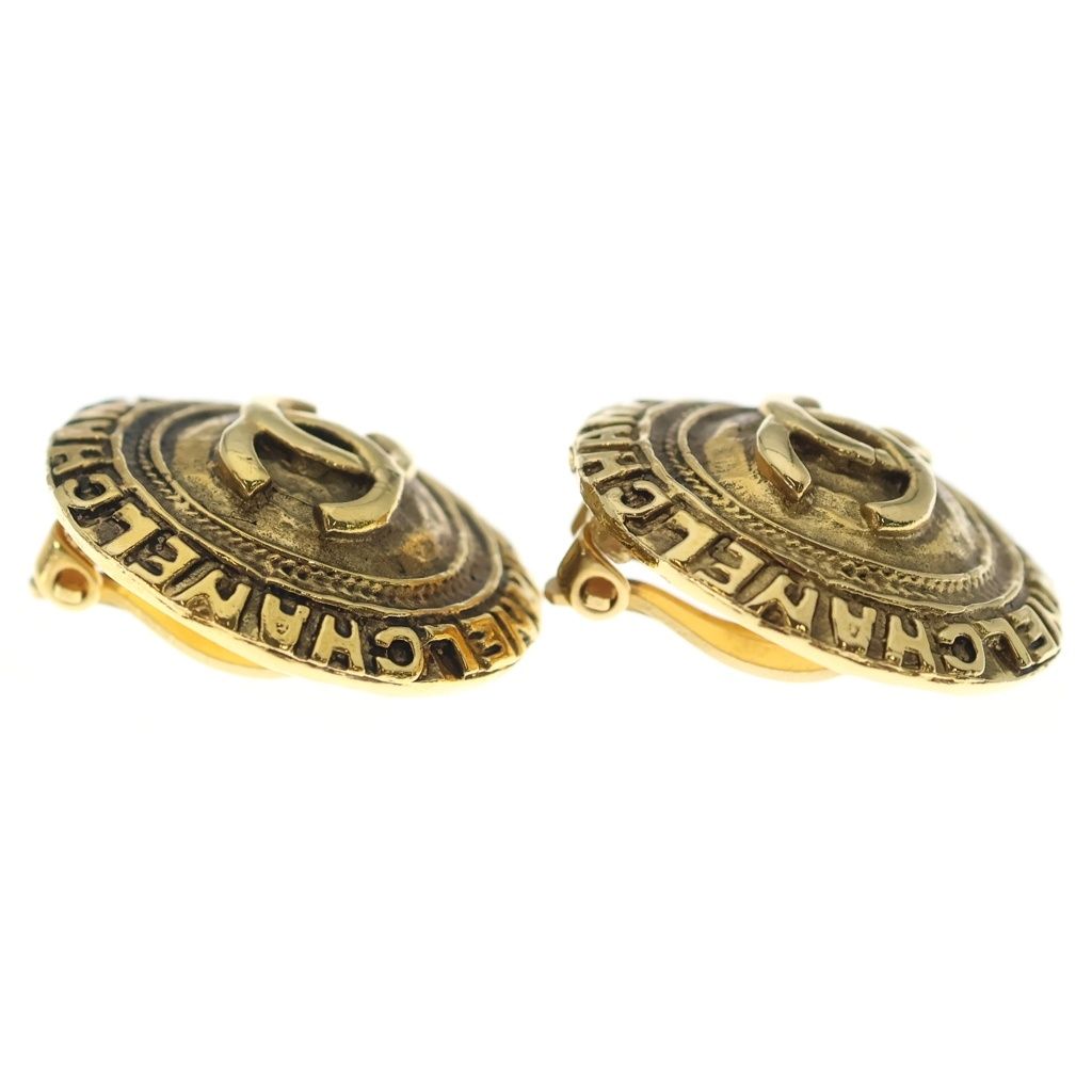 Chanel CC Logo Vintage Circle Earrings Gold — view 3