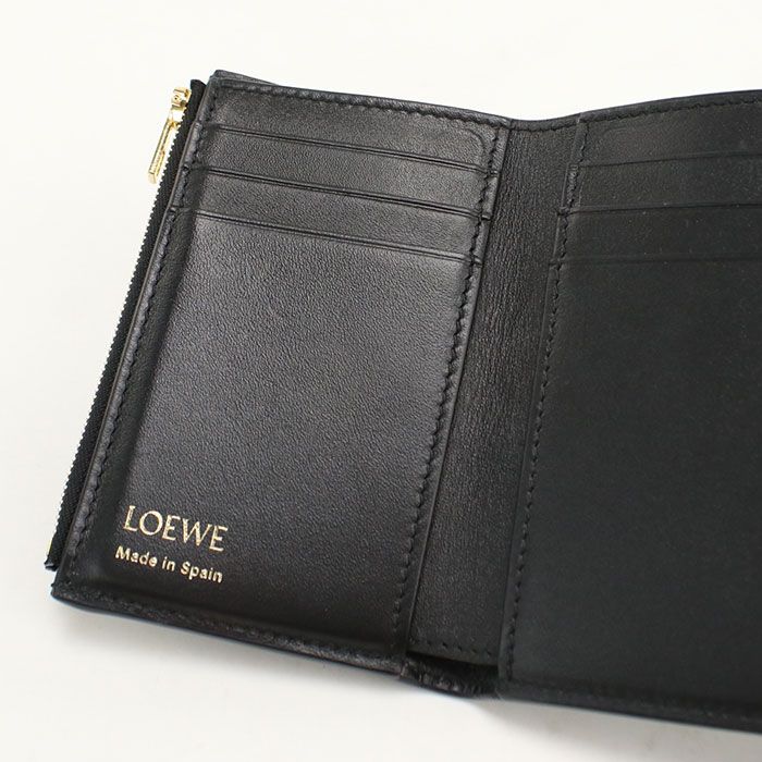 Loewe Vertical Wallet Small Pebble Trifold Shiny Napa Cafe — view 4