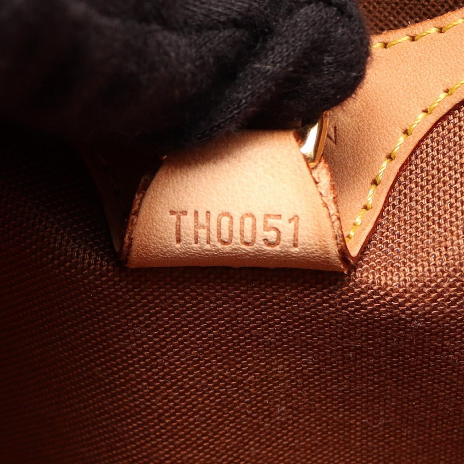 Louis Vuitton Handbag Ellipse MM Monogram Canvas Leather — view 5