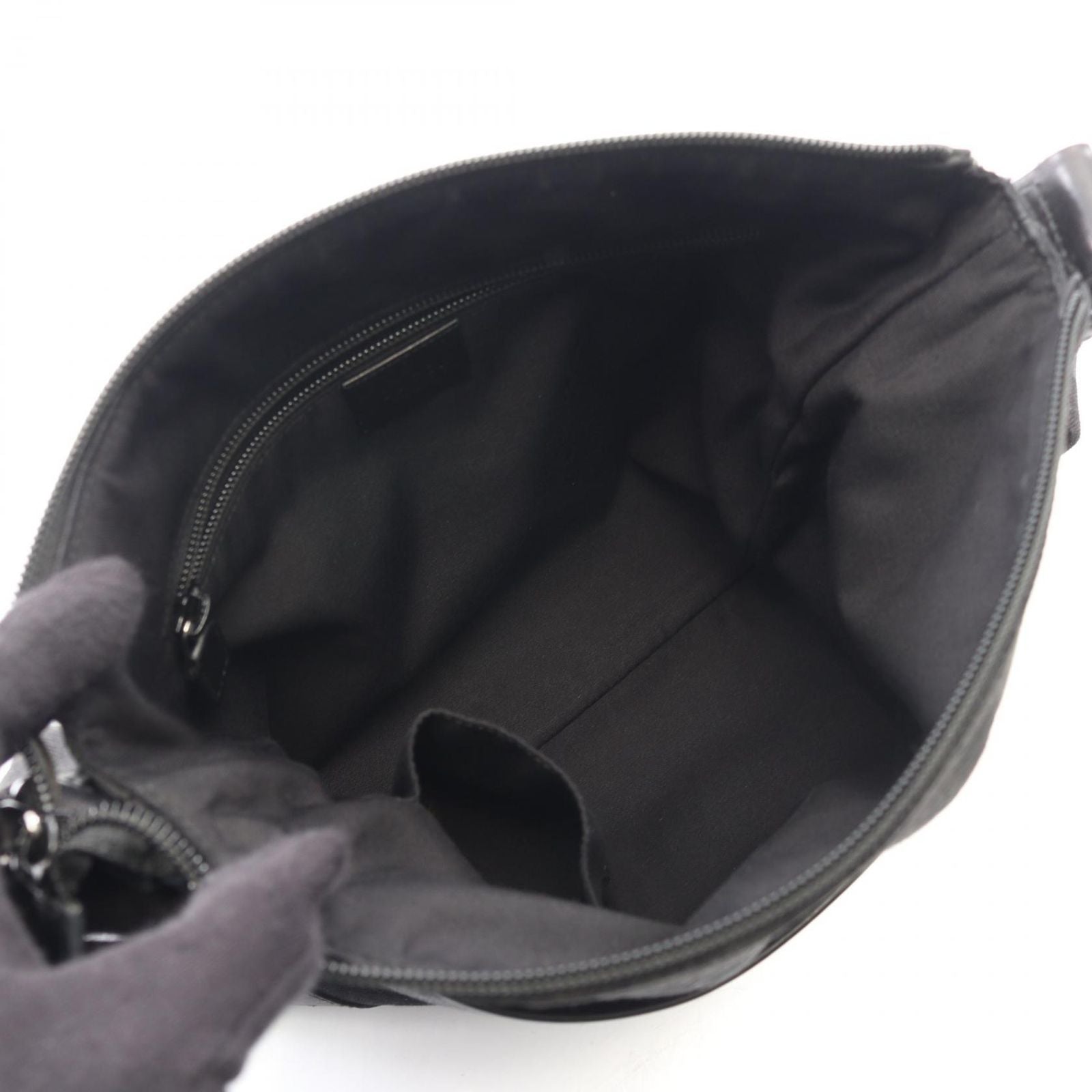 Gucci Shoulder Bag GG Canvas Black — view 3