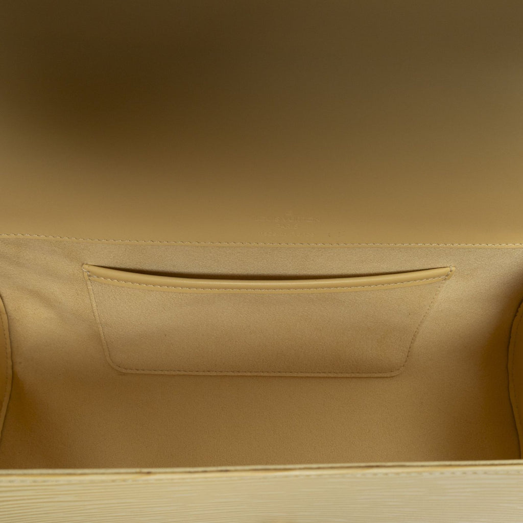 Louis Vuitton Nocturne Vanilla Epi Shoulder — view 9