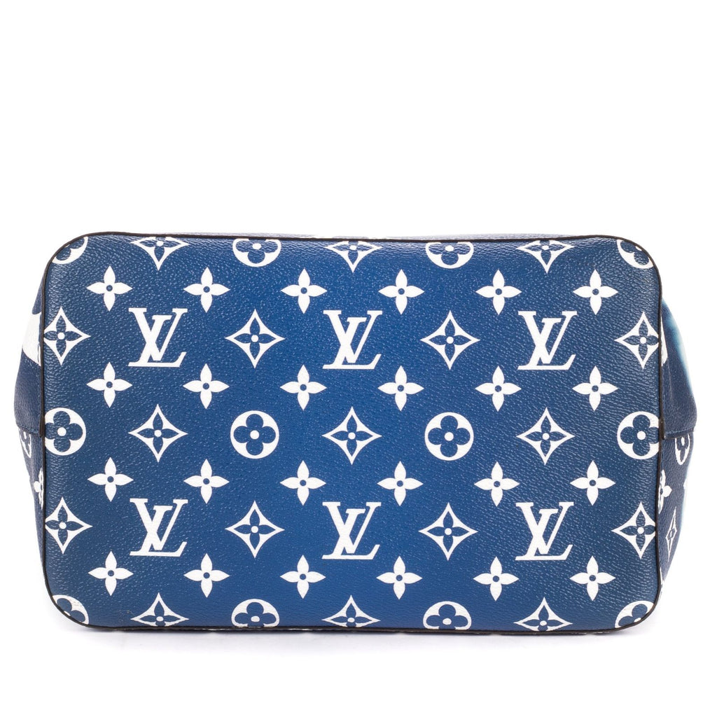 Louis Vuitton Ltd Ed Noe Blue White Giant Monogram Escalea — view 6
