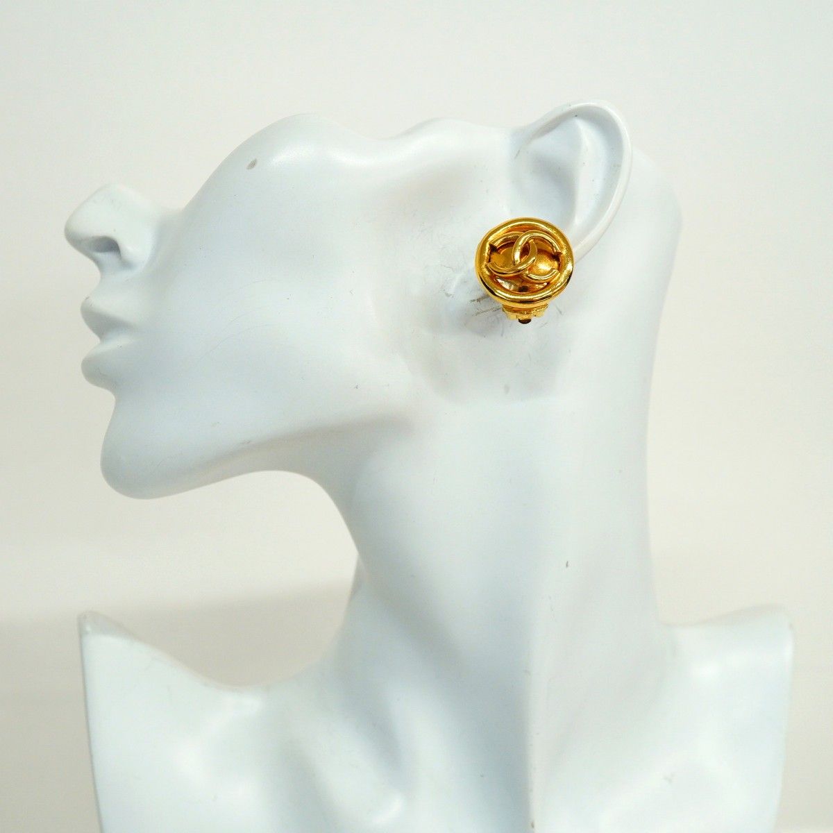 Chanel Earrings Vintage CC Logo Round — view 5