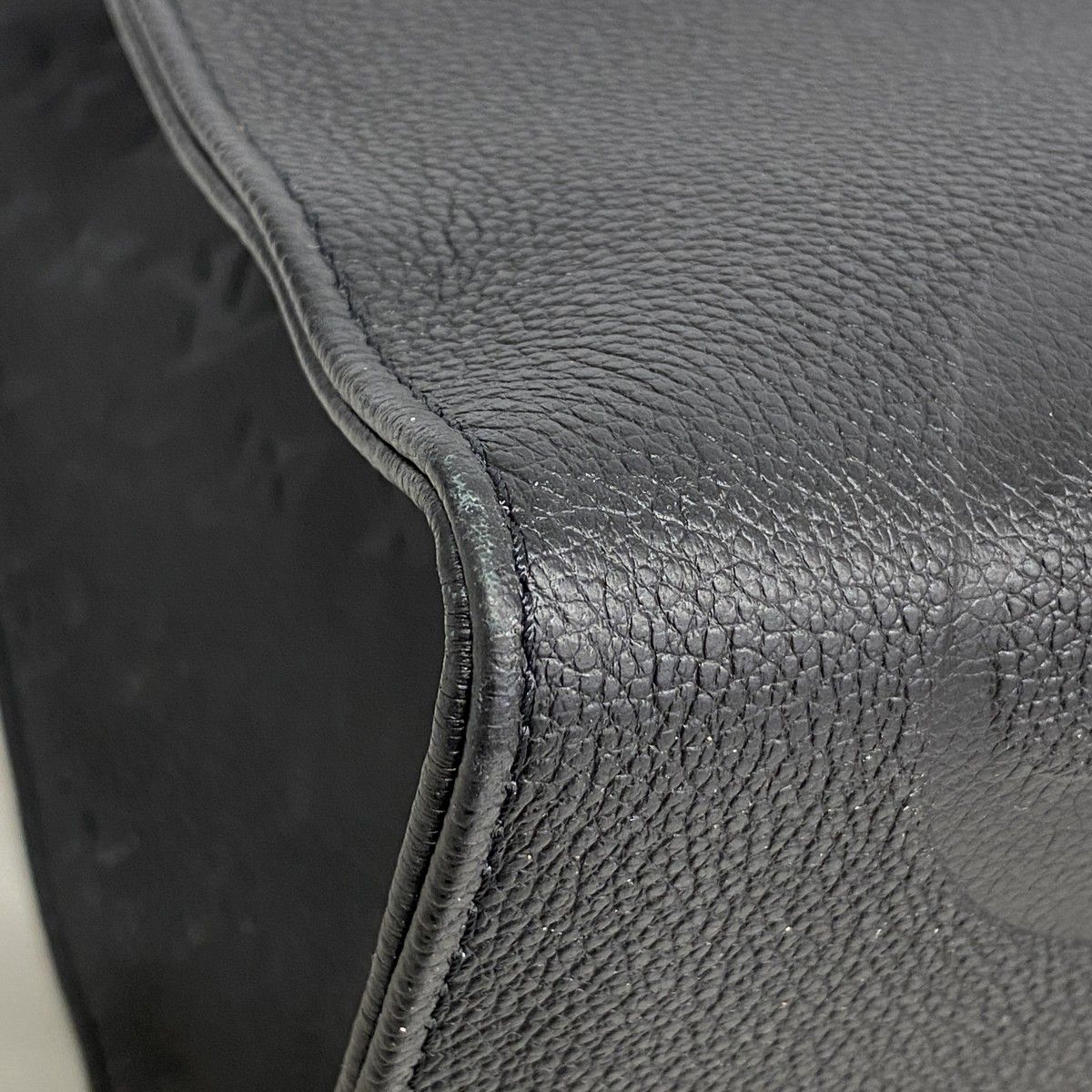 Louis Vuitton Tote Monogram Empreinte On The Go GM Noir 2-Way — view 6